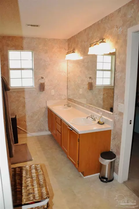 Bath - 5930 Herlong Dr, Milton, FL 32570 photo 2 of 6