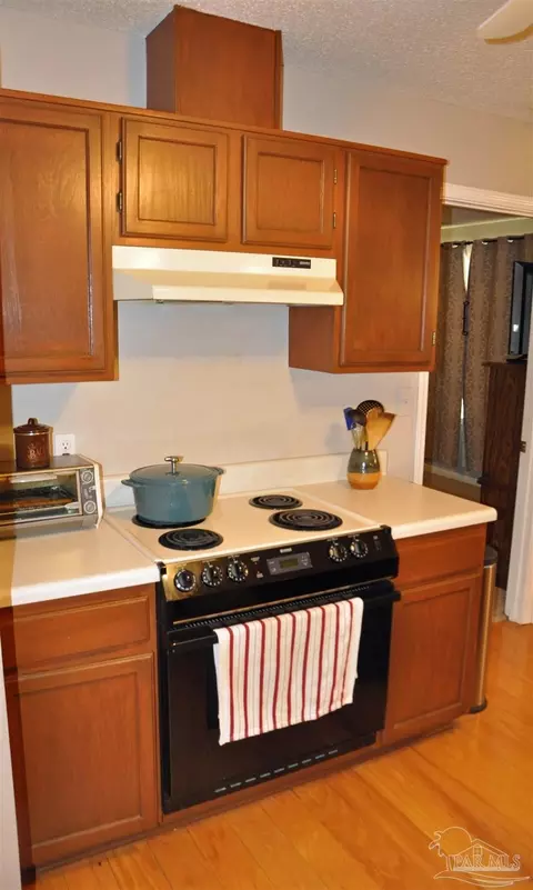Kitchen - 5930 Herlong Dr, Milton, FL 32570 photo 3 of 6