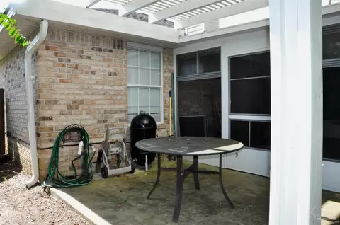 Exterior - 5930 Herlong Dr, Milton, FL 32570 photo 6 of 13