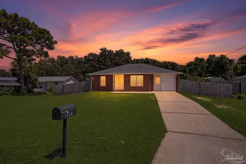 1634 Brookwood Cir, Gulf Breeze, FL 32563