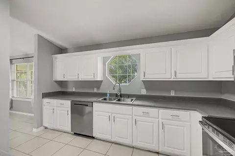 Kitchen - 3516 Gardenview Rd, Pace, FL 32571 photo 4 of 5