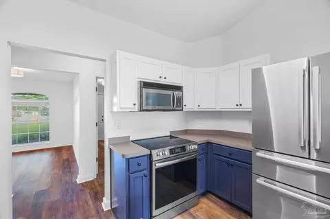 Kitchen - 4052 Buttonbush Dr, Milton, FL 32583 photo 2 of 4