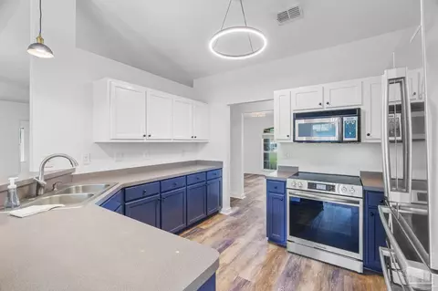 Kitchen - 4052 Buttonbush Dr, Milton, FL 32583 photo 1 of 4