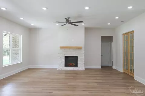 Living - 2433 Walling Rd, Milton, FL 32570 photo 4 of 4