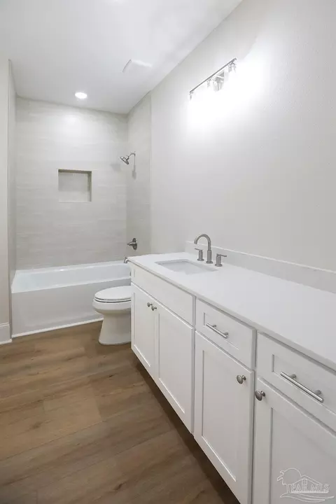 Bath - 2433 Walling Rd, Milton, FL 32570 photo 1 of 4