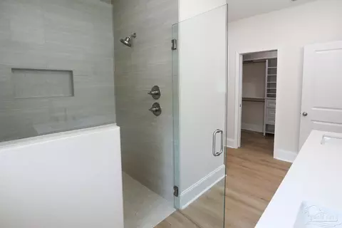 Bath - 2433 Walling Rd, Milton, FL 32570 photo 4 of 4