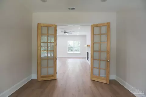 Living - 2433 Walling Rd, Milton, FL 32570 photo 2 of 4
