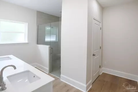 Bath - 2433 Walling Rd, Milton, FL 32570 photo 3 of 4