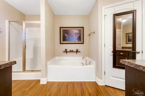 Bath - 4493 Hampton Bay Blvd, Milton, FL 32583 photo 4 of 6