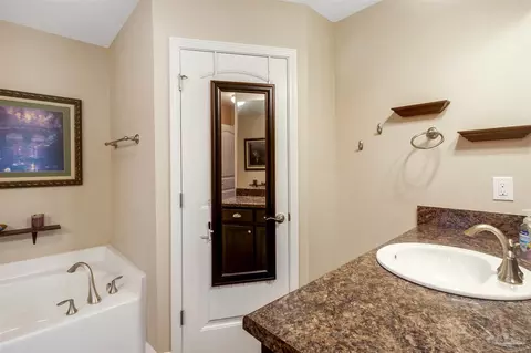 Bath - 4493 Hampton Bay Blvd, Milton, FL 32583 photo 6 of 6