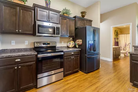 Kitchen - 4493 Hampton Bay Blvd, Milton, FL 32583 photo 4 of 4