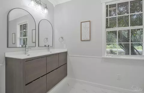 Bath - 4751 W Spencer Field Rd, Pace, FL 32571 photo 4 of 5