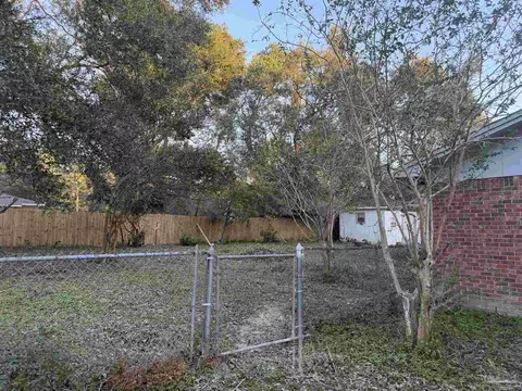Exterior - 5896 Cedar Tree Dr, Milton, FL 32570 photo 4 of 4