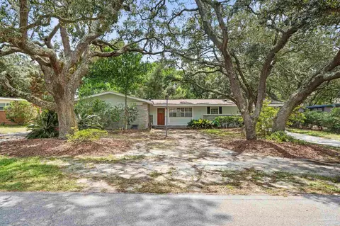 121 Gilmore Dr, Gulf Breeze, FL 32561