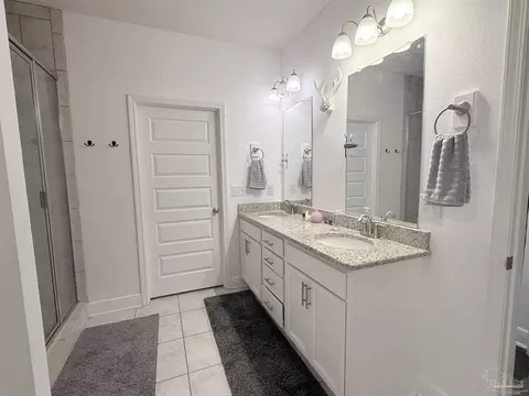 Bath - 2805 Gemstone Cir, Pace, FL 32571 photo 2 of 3