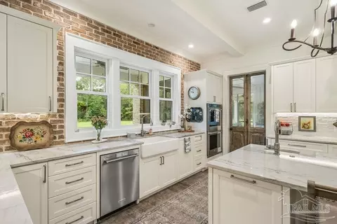 Kitchen - 2433 Wallace Lake Rd, Pace, FL 32571 photo 9 of 11