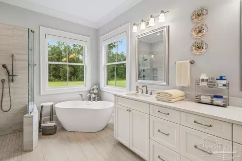 Bath - 2433 Wallace Lake Rd, Pace, FL 32571 photo 5 of 11