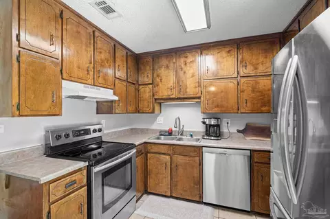 Kitchen - 1992 Ziglar Rd, Cantonment, FL 32533 photo 2 of 2
