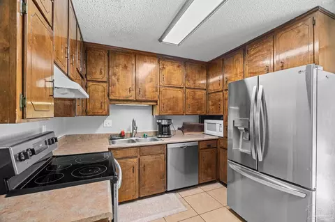 Kitchen - 1992 Ziglar Rd, Cantonment, FL 32533 photo 1 of 2