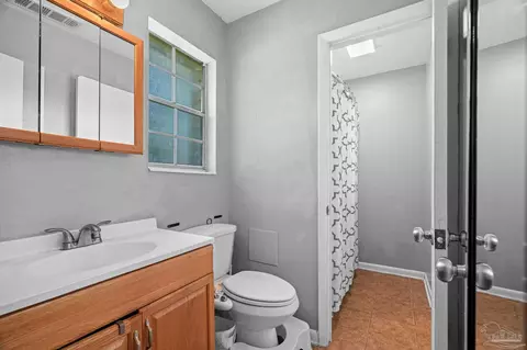 Bath - 1992 Ziglar Rd, Cantonment, FL 32533 photo 1 of 2