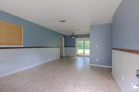 Living - 136 Shady Ln, Crestview, FL 32536 photo 1 of 4