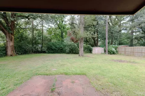 Exterior - 136 Shady Ln, Crestview, FL 32536 photo 4 of 7