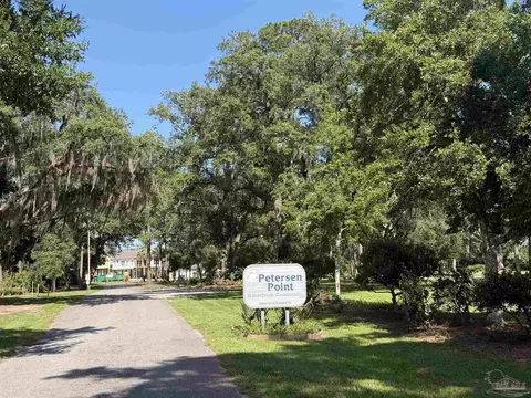 Exterior - 7776 Petersen Pt Rd, Milton, FL 32583 photo 4 of 4