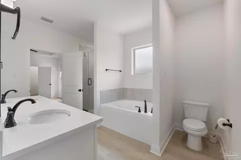 Bath - 3049 Mountain Laurel Tr, Cantonment, FL 32533 photo 3 of 5