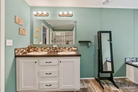 Bath - 2138 S Century Blvd, Mcdavid, FL 32568 photo 4 of 6