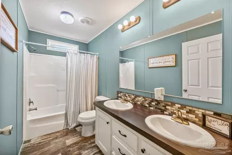 Bath - 2138 S Century Blvd, Mcdavid, FL 32568 photo 2 of 6