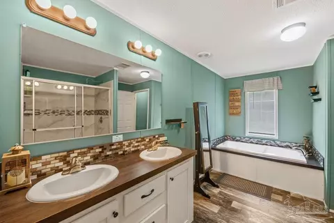 Bath - 2138 S Century Blvd, Mcdavid, FL 32568 photo 3 of 6