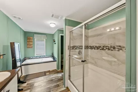 Bath - 2138 S Century Blvd, Mcdavid, FL 32568 photo 6 of 6