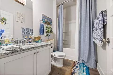 Bath - 5757 Danbury Blvd, Pace, FL 32571 photo 3 of 3
