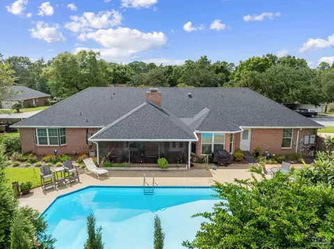 860 Copper Ridge Dr, Cantonment, FL 32533