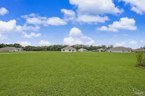 Exterior - 7554 Saddlebrook Ave, Pace, FL 32571 photo 6 of 7