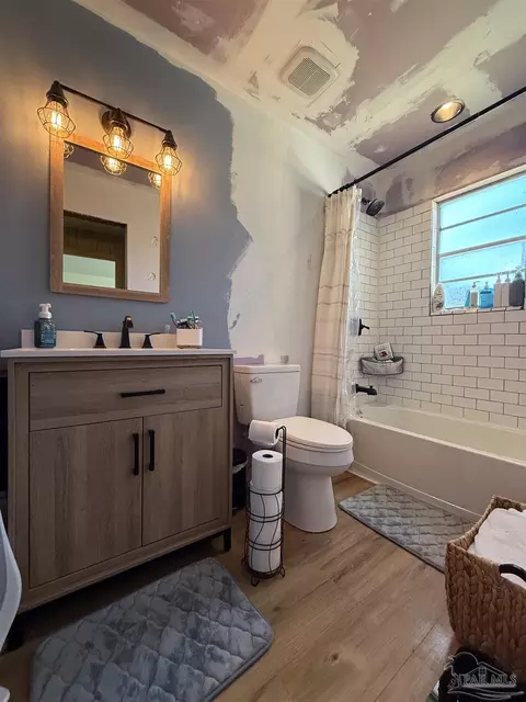 Bath - 4678 Hwy 4, Jay, FL 32565 photo 1 of 2