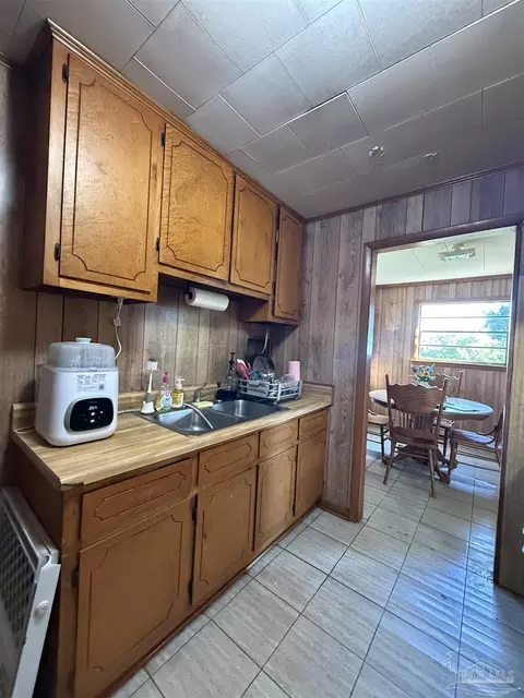 Kitchen - 4678 Hwy 4, Jay, FL 32565 photo 4 of 4