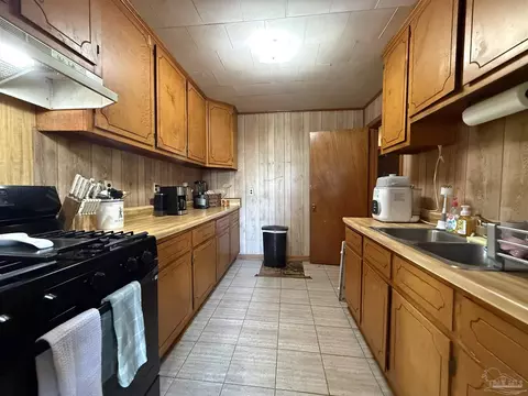 Kitchen - 4678 Hwy 4, Jay, FL 32565 photo 2 of 4