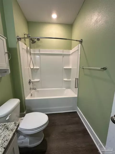 Bath - 5752 Conley Ct, Pace, FL 32571 photo 3 of 8