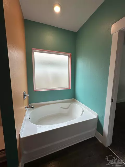 Bath - 5752 Conley Ct, Pace, FL 32571 photo 4 of 8