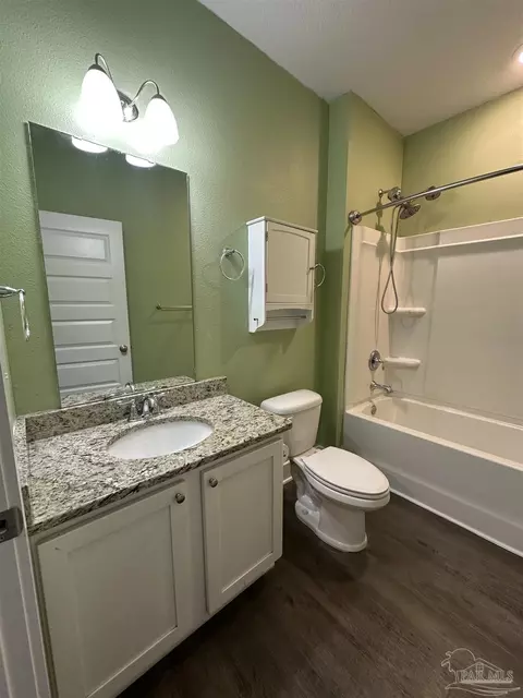 Bath - 5752 Conley Ct, Pace, FL 32571 photo 2 of 8