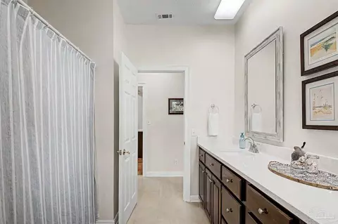 Bath - 4504 Bayside Dr, Milton, FL 32583 photo 2 of 6