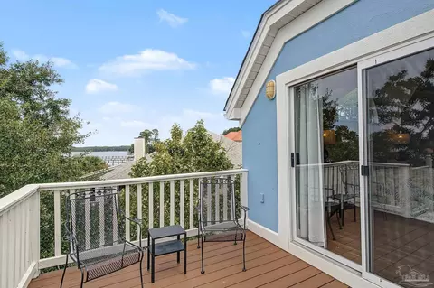 Exterior - 4504 Bayside Dr, Milton, FL 32583 photo 4 of 12