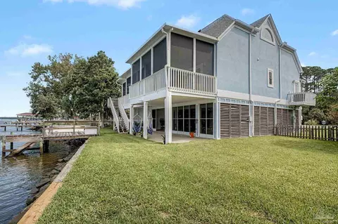 Exterior - 4504 Bayside Dr, Milton, FL 32583 photo 9 of 12