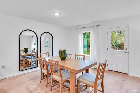 Dining - 6489 Buckthorn Cir #HS 10J, Pace, FL 32571 photo 3 of 6