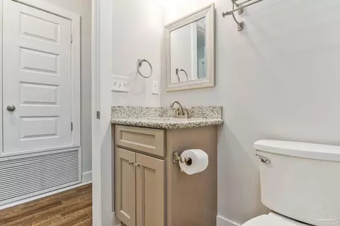 Bath - 6404 Aspen Ave, Milton, FL 32570 photo 4 of 6