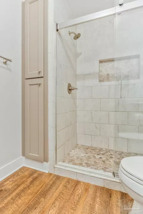 Bath - 6404 Aspen Ave, Milton, FL 32570 photo 3 of 6