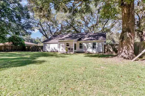 Exterior - 6404 Aspen Ave, Milton, FL 32570 photo 8 of 21