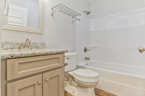Bath - 6404 Aspen Ave, Milton, FL 32570 photo 5 of 6