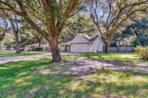 Exterior - 6404 Aspen Ave, Milton, FL 32570 photo 2 of 21